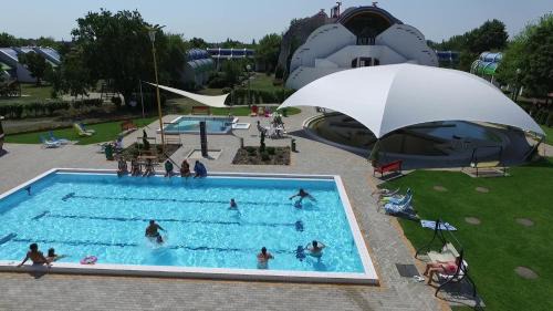 Gyula Hotel | Discover Hőforrás Hotel: Family-Friendly with Pool & Hot Tub