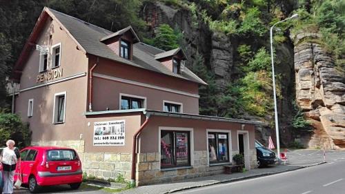 Hrensko House | Hřensko 114: Highly Rated with Family and Pet-Friendly Amenities