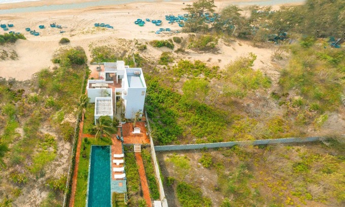 Ham Tan Villa | Hồ Lân Retreat - Beachfront Villa with Private Pool & Ocean View