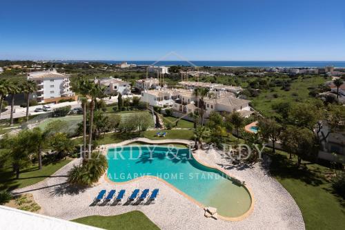 Telheiro Apartment | H&H Amazing Apartment with Panoramic Sea Views & Pool