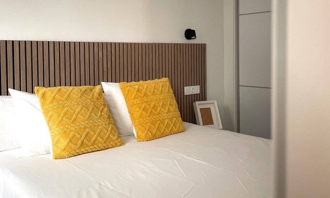 Angustias - Chana - Encina Apartment | H&H Suite El Mirlo