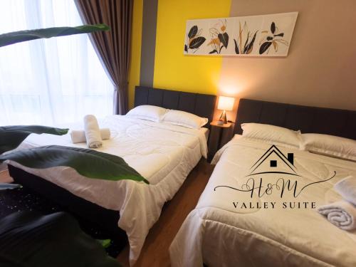 Kuantan Apartment | Refreshing H&M Valley Suite with Pool View & Hot Tub