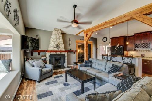 West Colorado Springs House | Discover the 4BR Garden of the Gods Retreat for Your Stay