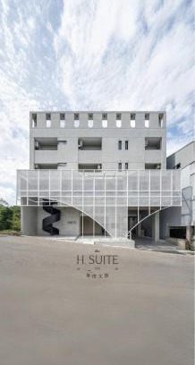 Changhua City Centre Hotel | Discover H Suite Inn: Family-Friendly with Kitchen Essentials
