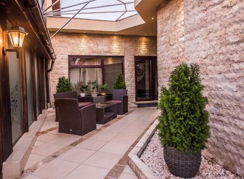Arad Apartment | Top-Rated H & V Residence - Split Level Apartment Awaits