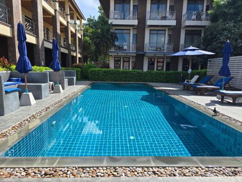Chaweng City Center Hotel | Discover SP Chaweng Palace: Oceanfront Pool Retreat