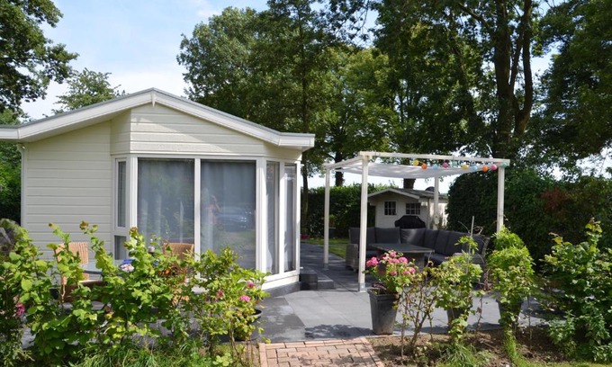 Lathum Ski Chalet | Oceanfront Retreat at H06 de Veerstal with Breakfast Included
