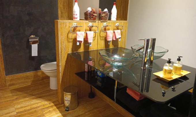 Mostoles House | Bright Double Room with A/C & WIFI for Your Perfect Stay