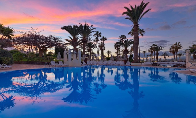 El Madronal Resort | Relax at H10 Las Palmeras: 4-Star Stay with Pool & Spa