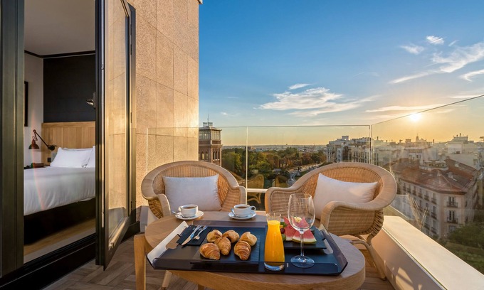 Milla de Oro Hotel | Elegant H10 Puerta de Alcalá: 4-Star Stay with Spa & Pool
