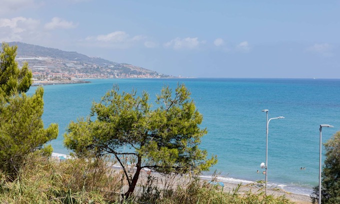 Bussana Apartment | Explore Bussana 1A: Coastal Retreat with Kitchen Amenities