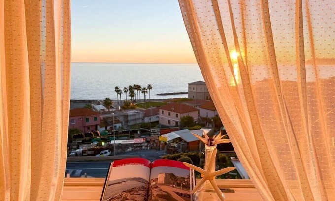 Santo Stefano al Mare Apartment | Stunning Window on the Sea Hotel in Santo Stefano al Mare