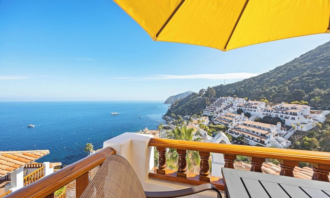 Avalon Condo | Stunning Oceanfront Condo with Wrap Around Balcony & WiFi