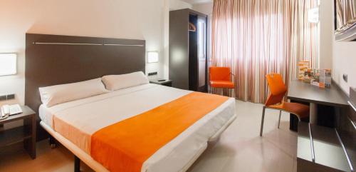 Fuenlabrada Hotel | Comfortable H2 Fuenlabrada: Rated 8.5/10 with Dining and More