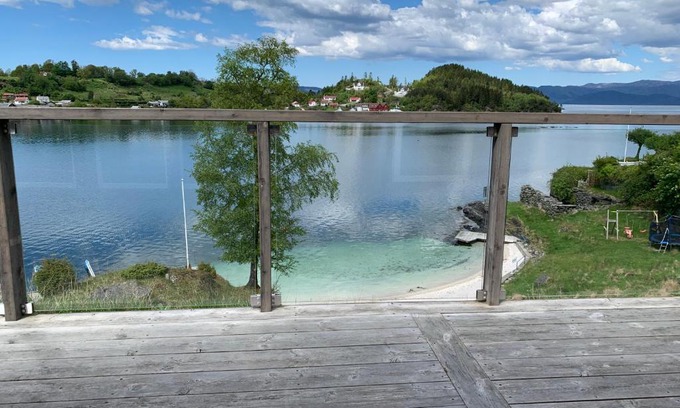 Sjernarøy House | Discover Furrehytter: 4-Star Oceanfront Getaway