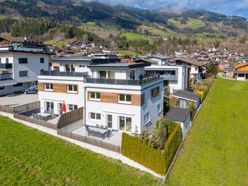 Fuegen House | Experience H21: Wellness Retreat with Ocean Views & Sauna