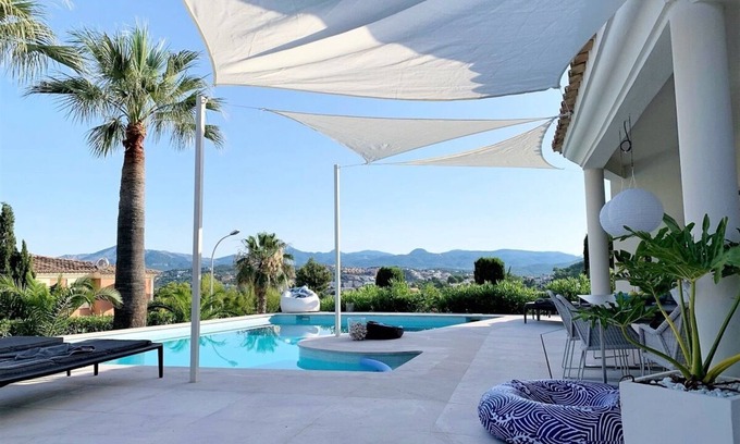 Santa Ponsa House | Exclusive Villa with Pool for 6 in Santa Ponsa - 10/10 Rating
