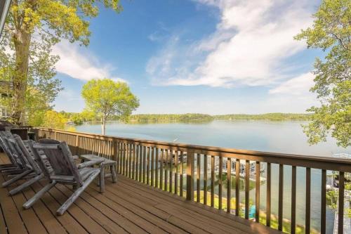 Crane Hill House | Relaxing H2Oasis Retreat with Oceanview at Smith Lake