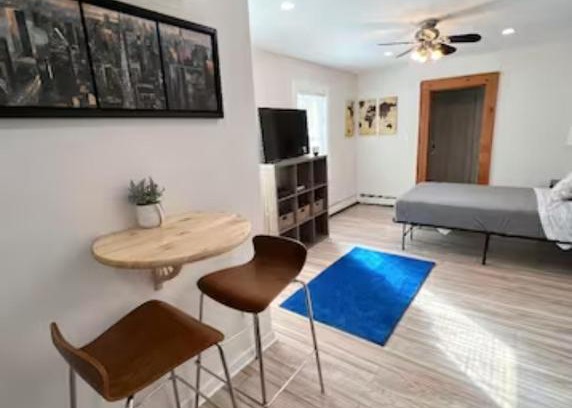 Stamford Apartment | Stylish H3 Studio Bedroom in Downtown Stamford, Pet Friendly