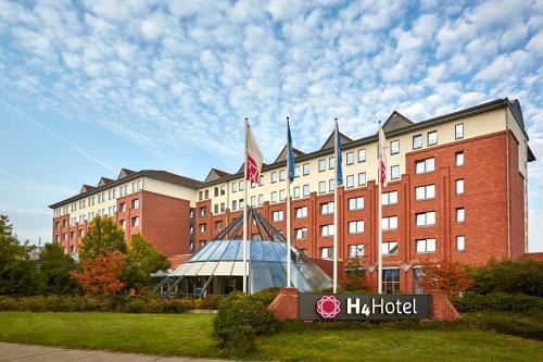 Region Hannover District Hotel | Discover H4 Hotel Hannover Messe: Pet Friendly & Pool Access