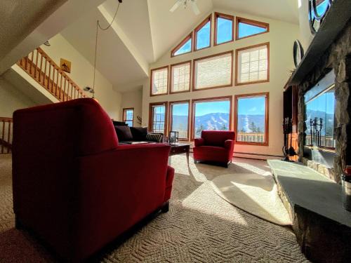 Bretton Woods House | Indulge in StoneHill Townhome with Spectacular Ski Views