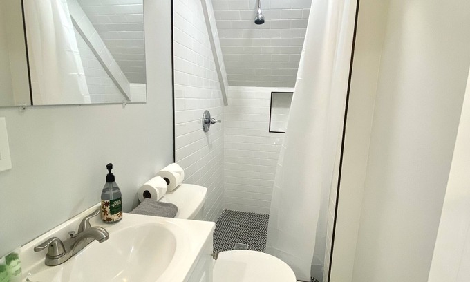Stamford Apartment | Cozy Private Studio with Full Bath and Kitchenette