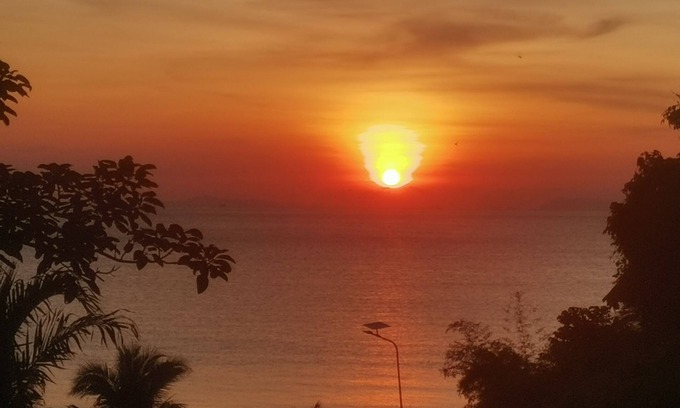 Haad Rin Hotel | Experience Haad Rin Village: Family-Friendly Fullmoon Stay