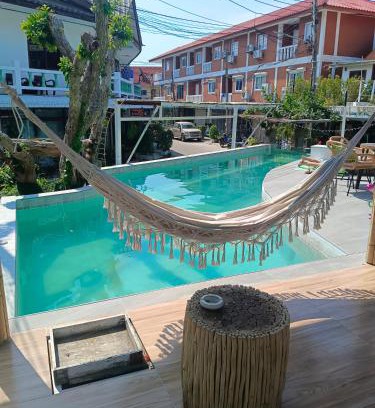 Haad Rin Hotel | Oceanfront Retreat at Haadrin Village Fullmoon Experience