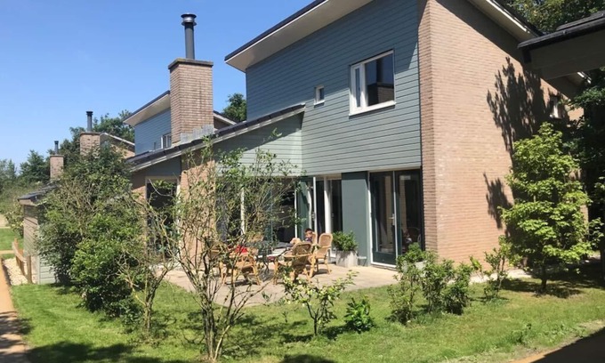 Ockenburgh House | HaagsDuinhuis: Family-Friendly Retreat with Beach Access