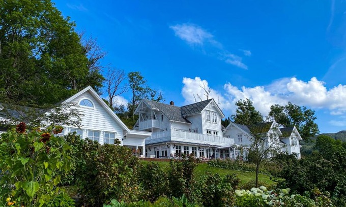 Uggdal Hotel | Explore Haaheim Gaard: Family-Friendly Stay with Breakfast