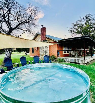 Glen Rose House | Habari 5BR Ranch House near Fossil Rim Cowboy Pool