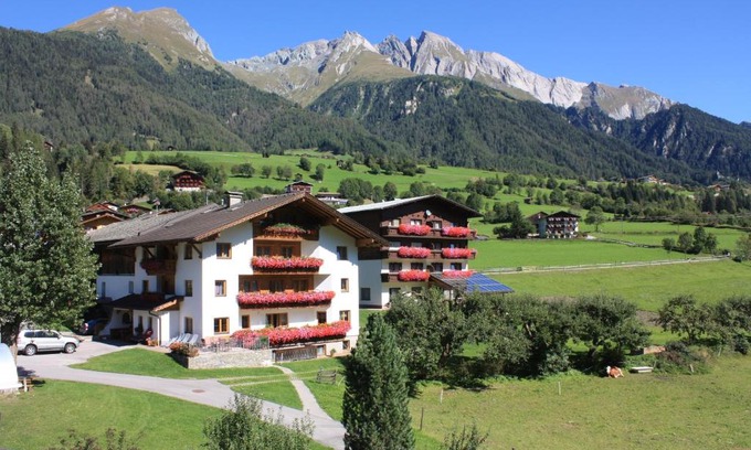 Virgen House | Habererhof: Family-Friendly Retreat with Hot Tub Access