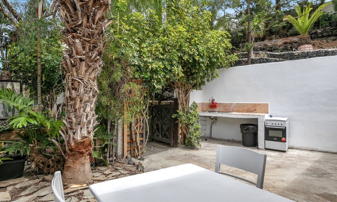 Guimar Villa | Discover Room 5 with Shared Terrace and Garden Amenities