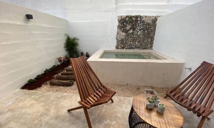 Barrio de Santiago Hotel | Modern Room with Private Pool in the Heart of Mérida