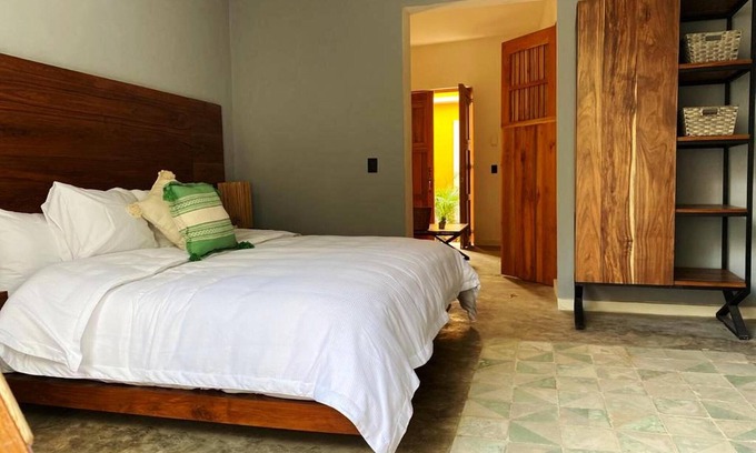 Barrio de Santiago Hotel | Elegant King-Size Room in the Heart of Mérida