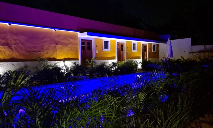 Barrio de Santiago Hotel | Elegant King Size Room in Central Mérida with Pool Access