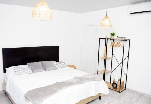 Nahuizalco Apartment | Deluxe Room with Air at Villa Valle Campo - Pet Friendly Stay