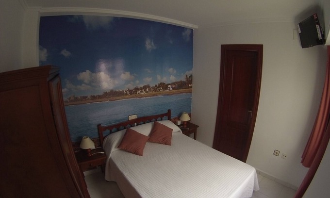 Sagunto House | Cozy Double Room at Playa Malvarrosa with Spa & Breakfast
