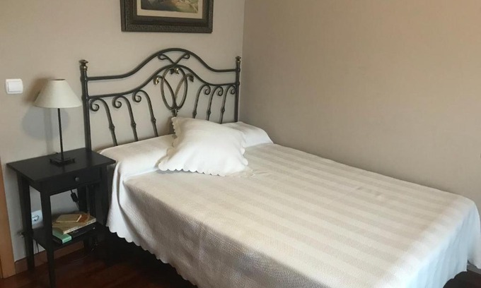 Angustias - Chana - Encina House | Independent Double Room with Shared Bath - Rated 9.1/10