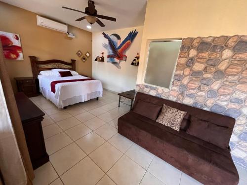 Copan Ruinas House | Cozy Double Room at Mayan Plaza - Family Friendly Stay