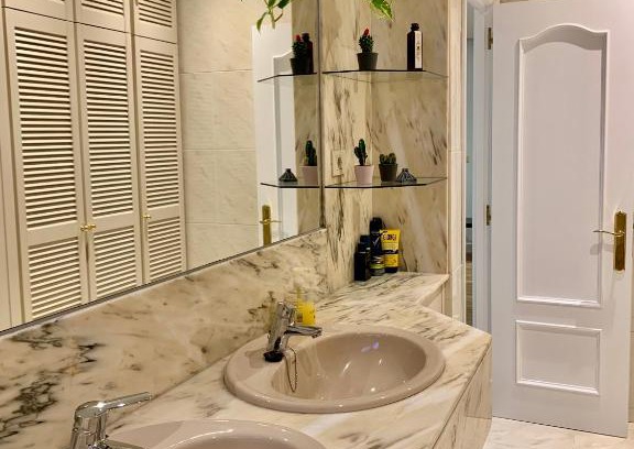 Bilbao City Centre House | Private Room in Central Bilbao - Rated 9.5/10 by Guests