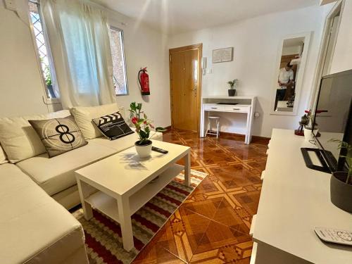 Puerta del Angel Apartment | Cozy Private Room in Shared Apartment - Pet Friendly Stay