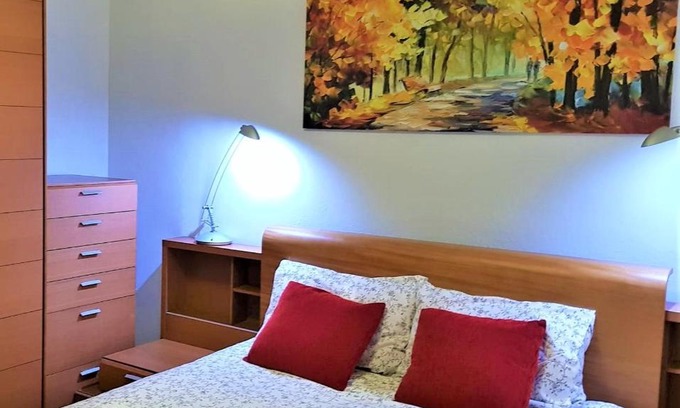Zorrotza House | Cozy Retreat with Private Rooms and Child-Friendly Amenities