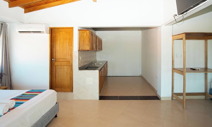 Covenas Hotel | Spacious Multiple Room with Balcony, Steps from the Beach