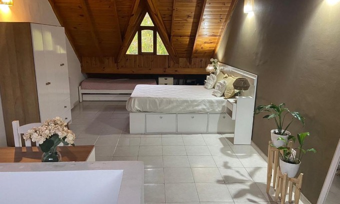 Vicente Lopez House | Comfortable Double Room in Family-Friendly Villa Adelina