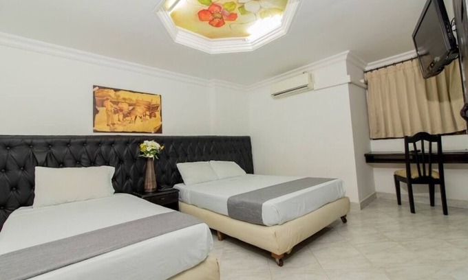 El Prado Hotel | Comfortable Triple Room Near Malecón Río Magdalena