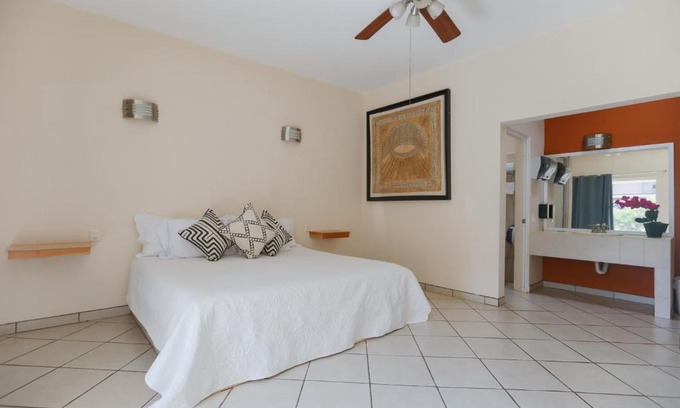 La Laguna Hotel | Family-Friendly Rooms at Habitaciones Lucero 2 - Rated 9/10