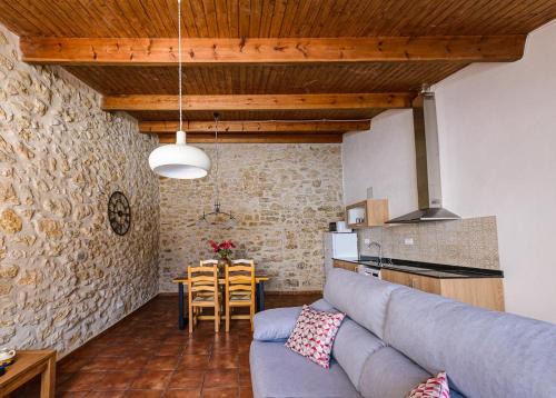 Cervera del Maestrat Apartment | Family-Friendly Retreat at Habitour - Casa Palmira