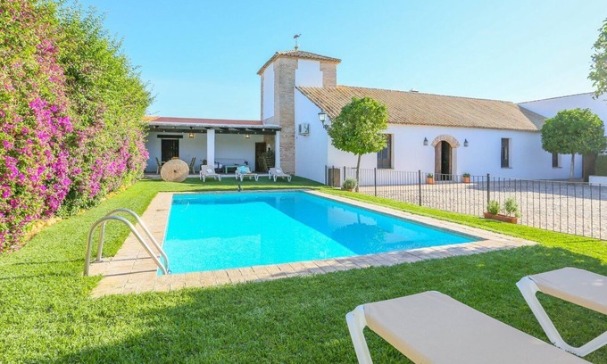 Ecija Villa | Experience Relaxation at Hacienda de la Palma Écija