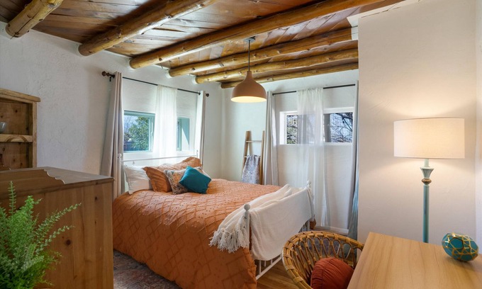 Albuquerque House | Discover Hacienda Escondida: Exceptional Pet-Friendly Retreat
